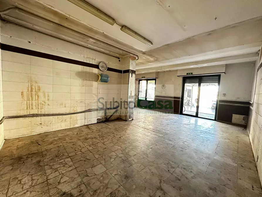 Immagine 5 di Locale commerciale in affitto  in Piazza Marconi 35/36 a Chieti