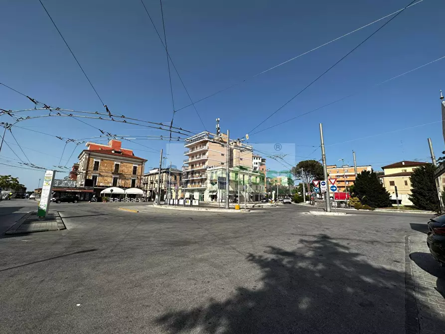 Immagine 14 di Locale commerciale in affitto  in Piazza Marconi 35/36 a Chieti