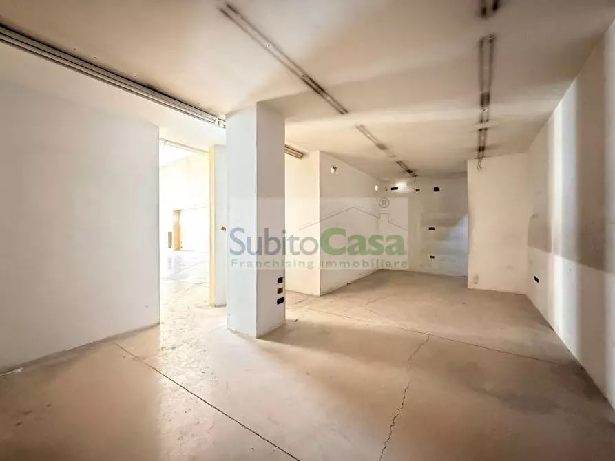 Immagine 7 di Locale commerciale in affitto  in Via B.Croce 57 a Chieti
