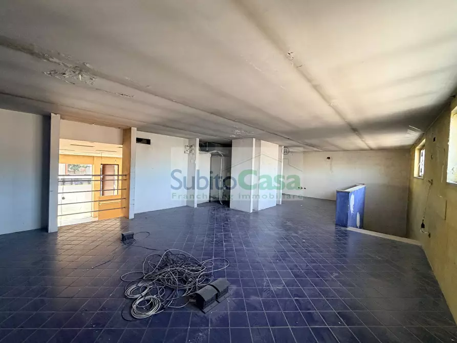 Immagine 10 di Locale commerciale in affitto  in Via B.Croce 57 a Chieti