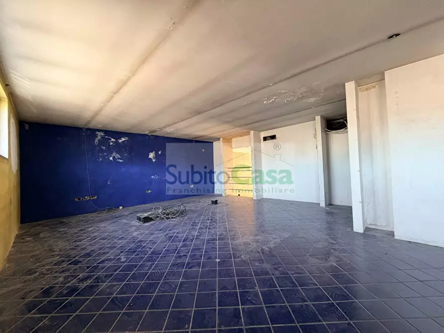Immagine 11 di Locale commerciale in affitto  in Via B.Croce 57 a Chieti
