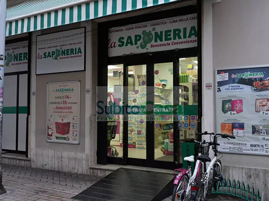Immagine 2 di Attività commerciale in vendita  in Via Dei Latini a Roseto Degli Abruzzi