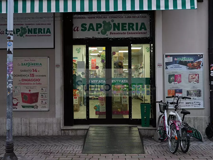 Immagine 4 di Attività commerciale in vendita  in Via Dei Latini a Roseto Degli Abruzzi