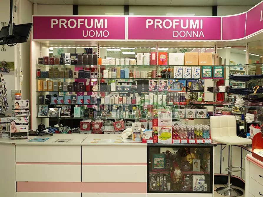 Immagine 7 di Attività commerciale in vendita  in Via Dei Latini a Roseto Degli Abruzzi