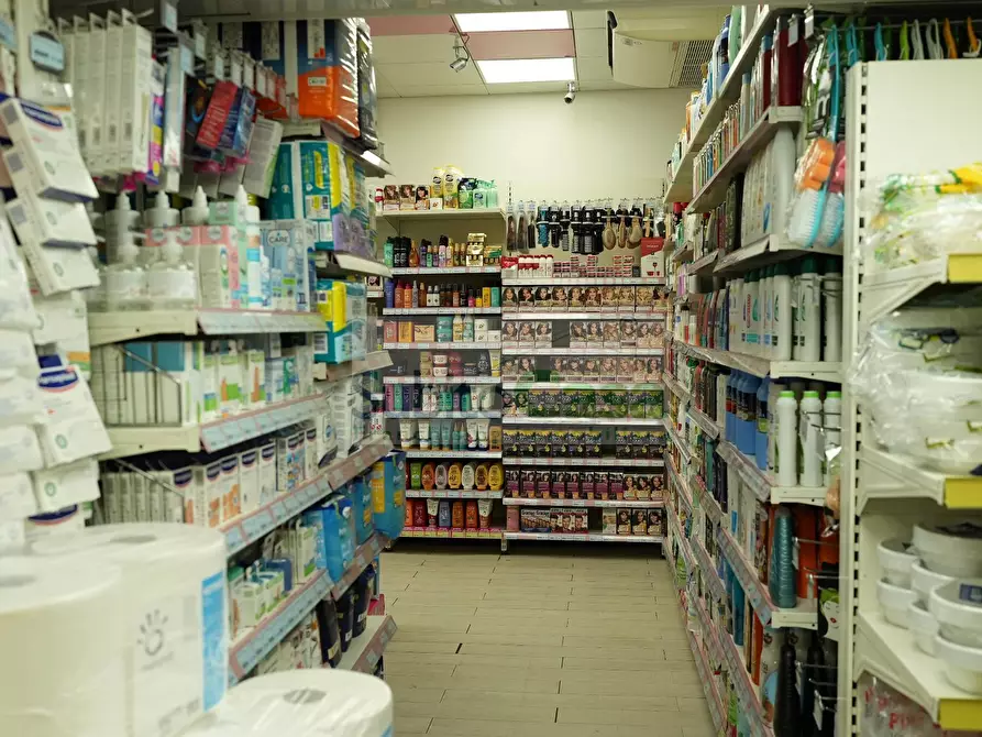 Immagine 11 di Attività commerciale in vendita  in Via Dei Latini a Roseto Degli Abruzzi