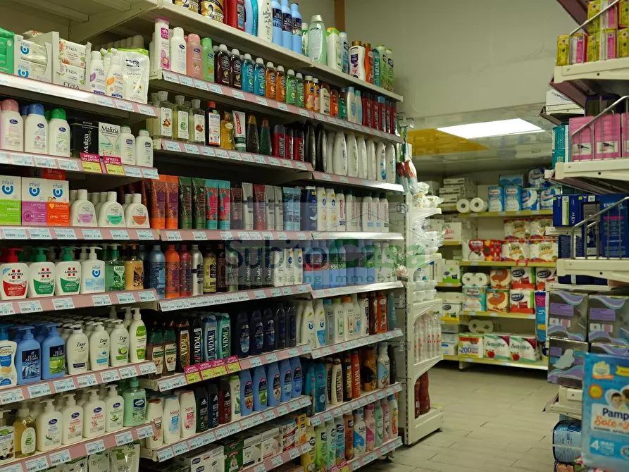 Immagine 15 di Attività commerciale in vendita  in Via Dei Latini a Roseto Degli Abruzzi