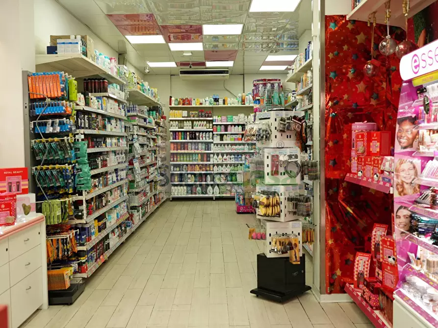 Immagine 1 di Attività commerciale in vendita  in Via Dei Latini a Roseto Degli Abruzzi