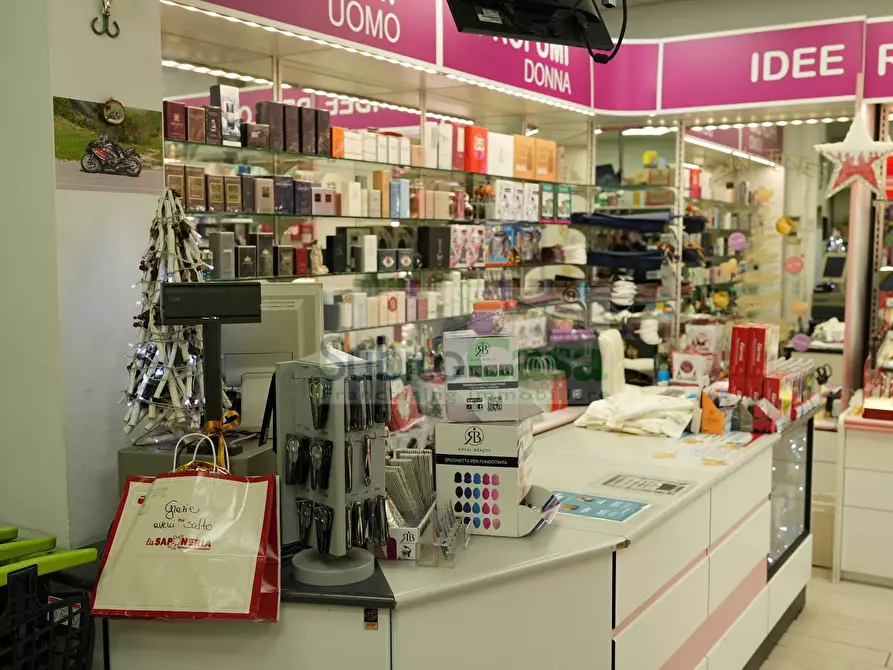 Immagine 9 di Attività commerciale in vendita  in Via Dei Latini a Roseto Degli Abruzzi