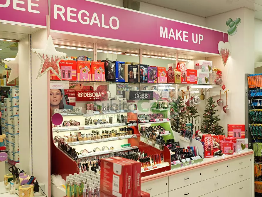 Immagine 23 di Attività commerciale in vendita  in Via Dei Latini a Roseto Degli Abruzzi