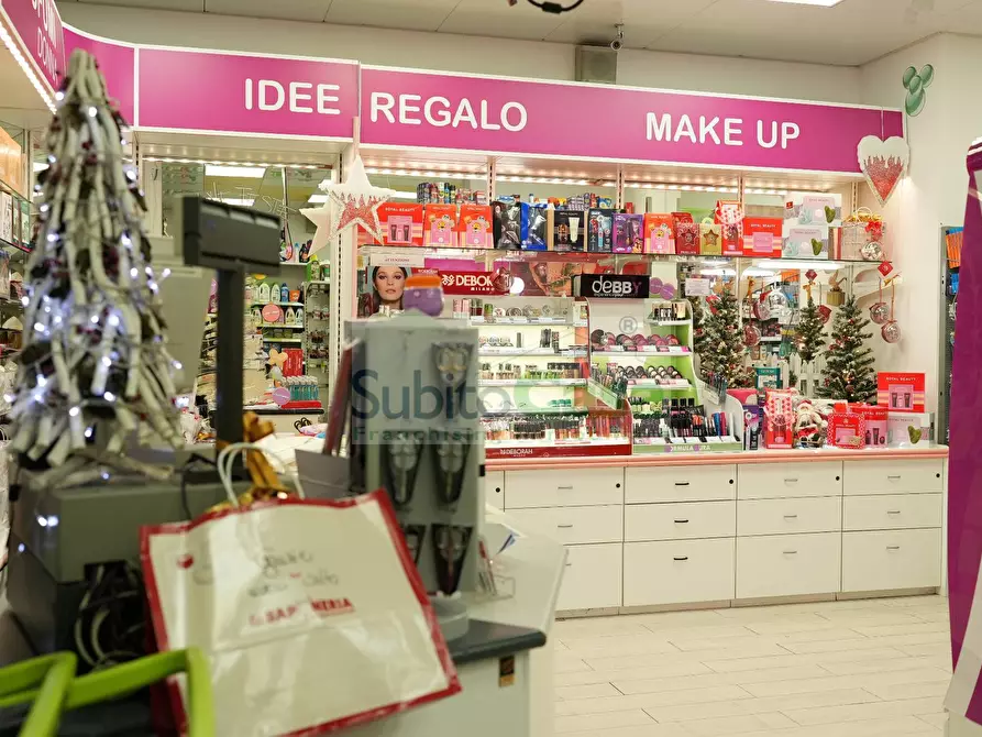 Immagine 27 di Attività commerciale in vendita  in Via Dei Latini a Roseto Degli Abruzzi