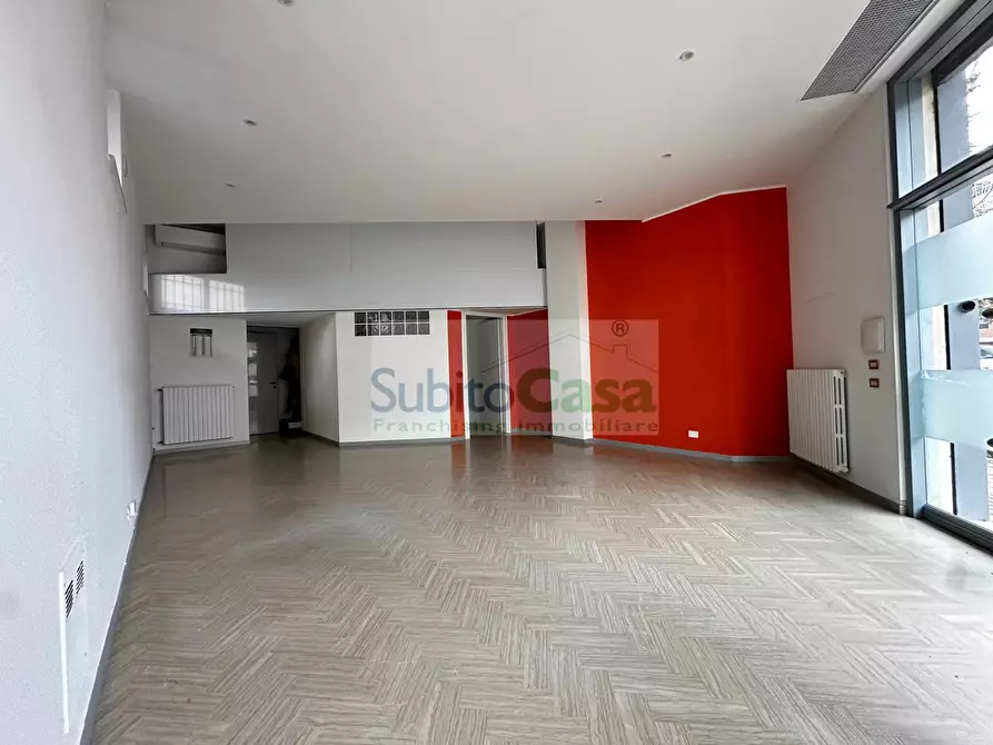Immagine 5 di Locale commerciale in affitto  in Via Vasto a Chieti