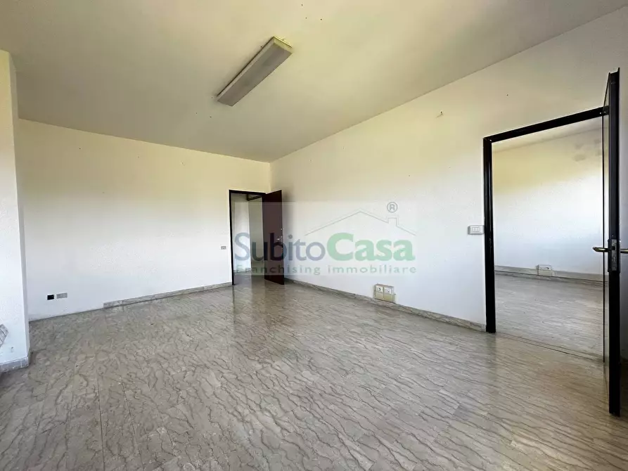 Immagine 11 di Ufficio in affitto  in via benedetto croce 163 a Chieti