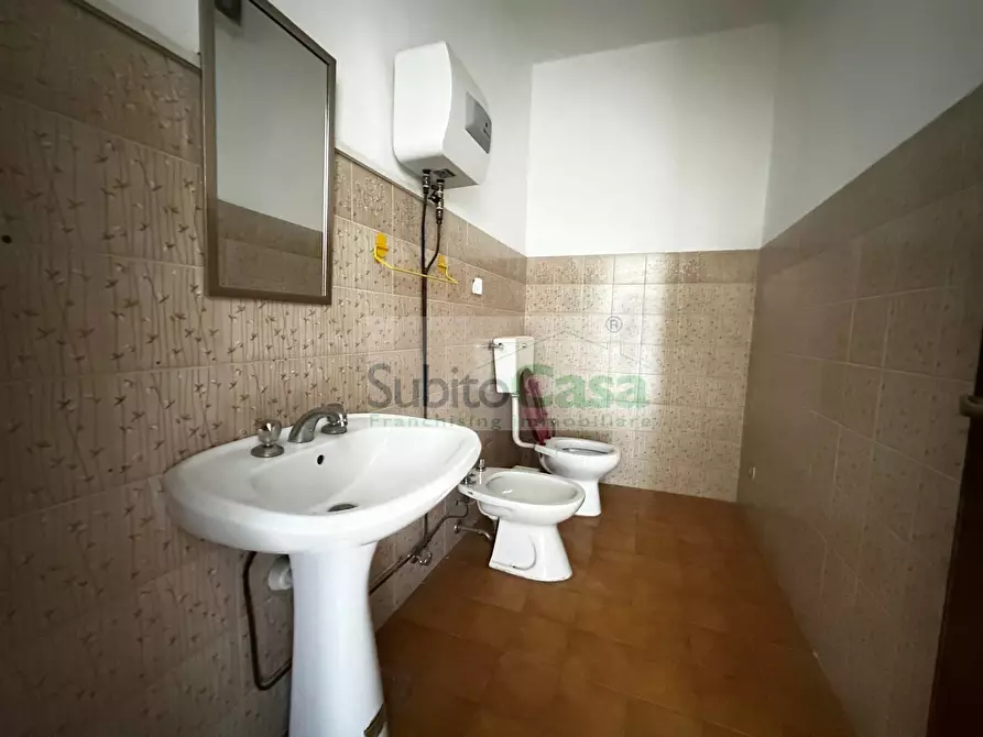 Immagine 12 di Ufficio in affitto  in via benedetto croce 163 a Chieti