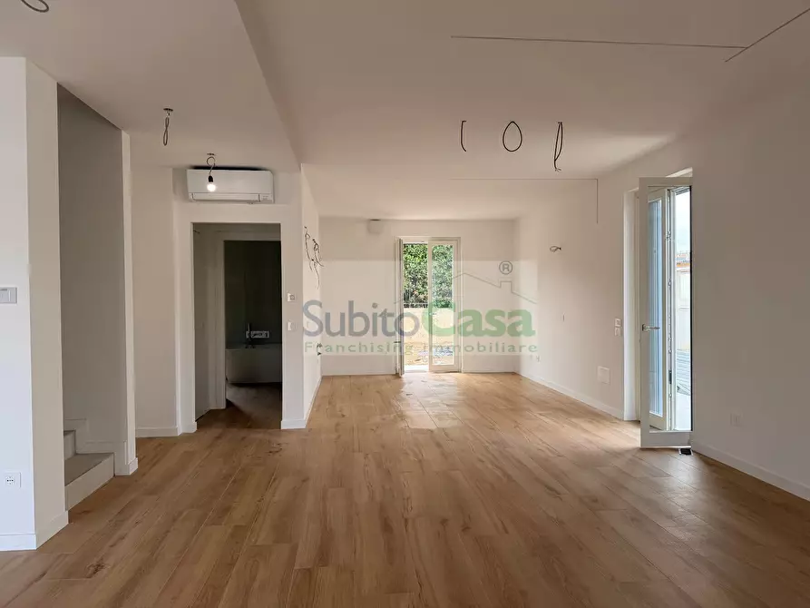 Immagine 3 di Villetta a schiera in vendita  in Via Degli Orti a Abbateggio