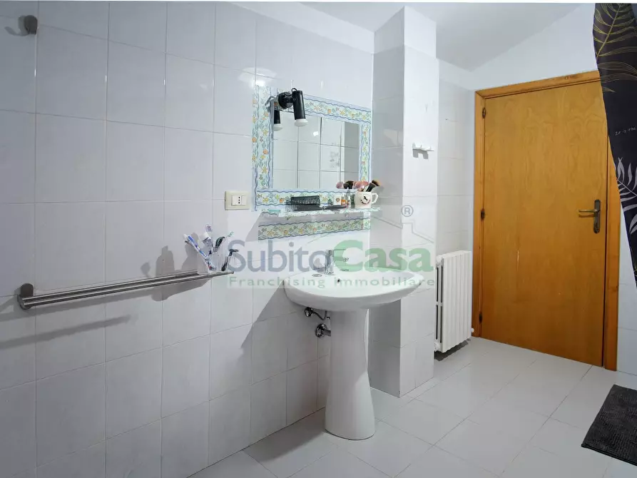 Immagine 28 di Attico in vendita  in Via Dei Peligni 30 a Chieti