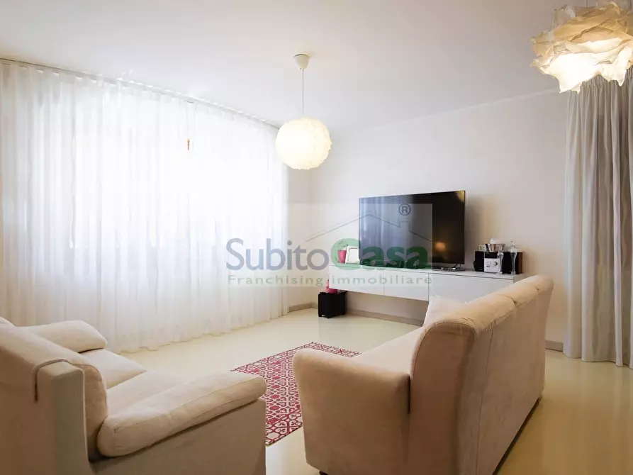 Immagine 1 di Casa indipendente in vendita  in Via Beniamino Costantini 15 a Chieti