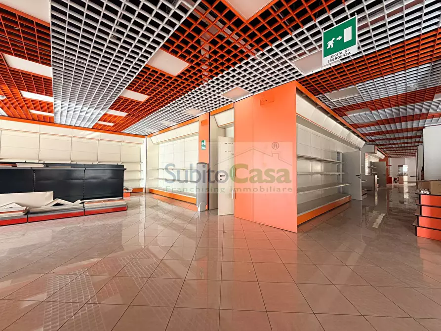 Immagine 5 di Locale commerciale in affitto  in via pietro nenni 216 a Paglieta