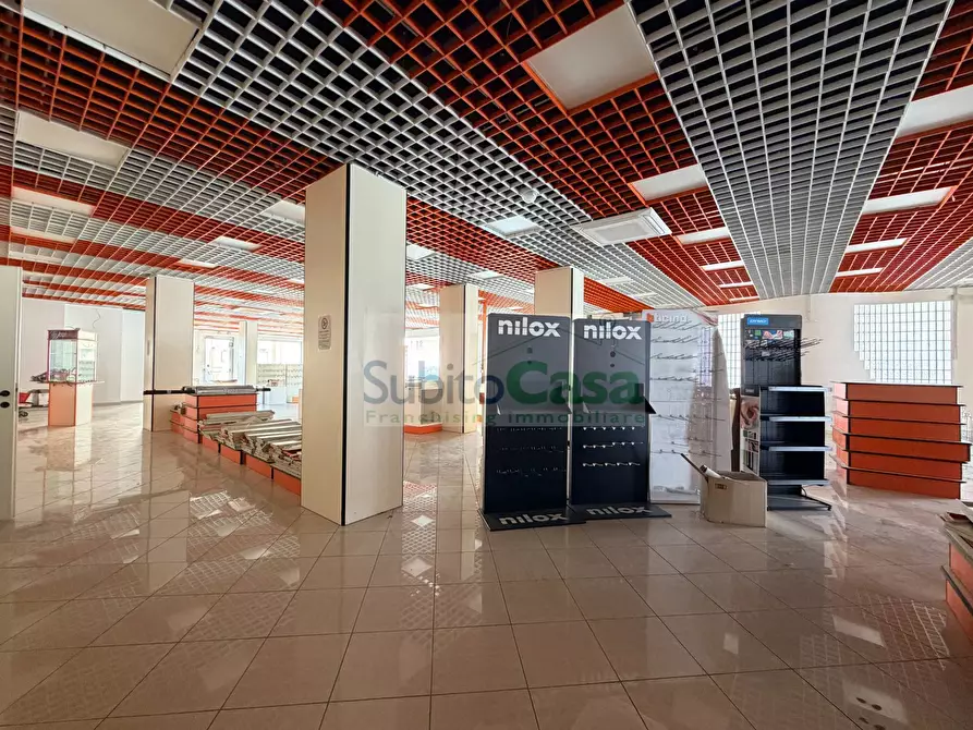 Immagine 8 di Locale commerciale in affitto  in via pietro nenni 216 a Paglieta