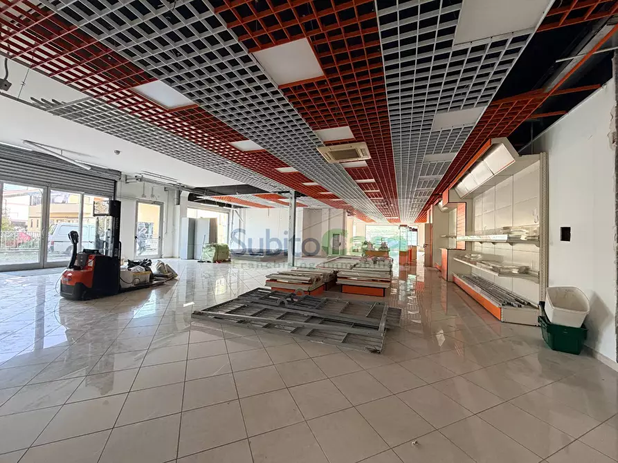 Immagine 12 di Locale commerciale in affitto  in via pietro nenni 216 a Paglieta