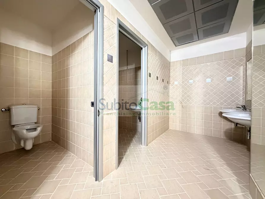 Immagine 14 di Locale commerciale in affitto  in via pietro nenni 216 a Paglieta