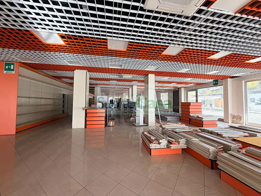 Immagine 3 di Locale commerciale in affitto  in via pietro nenni 216 a Paglieta