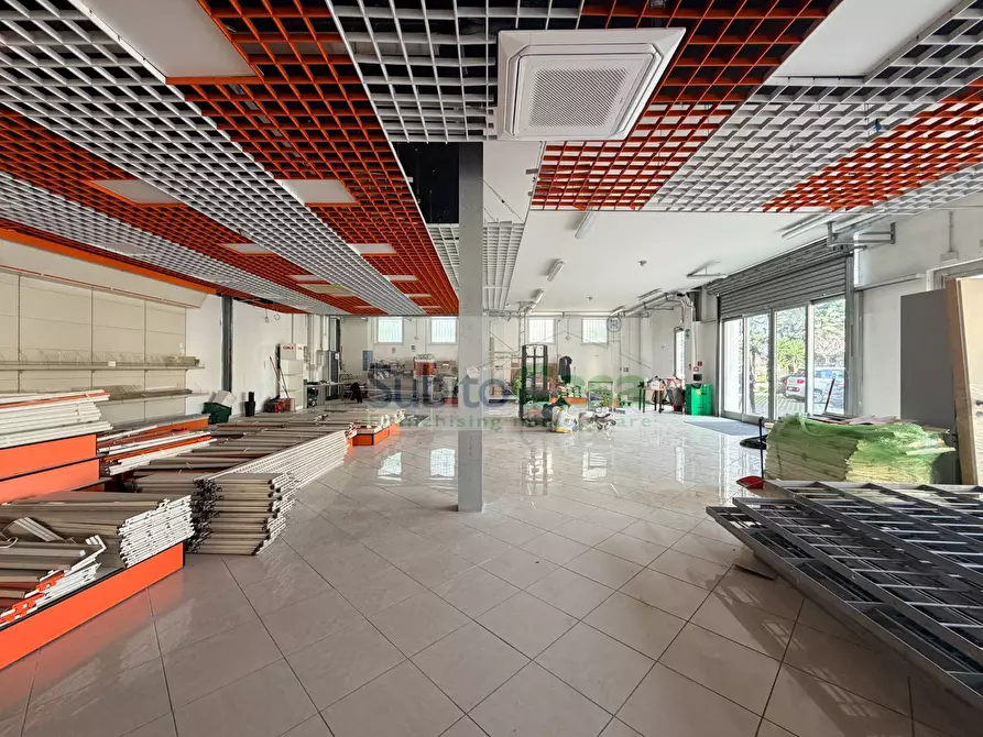 Immagine 11 di Locale commerciale in affitto  in via pietro nenni 216 a Paglieta