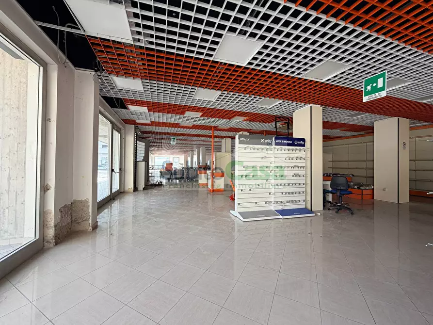 Immagine 13 di Locale commerciale in affitto  in via pietro nenni 216 a Paglieta