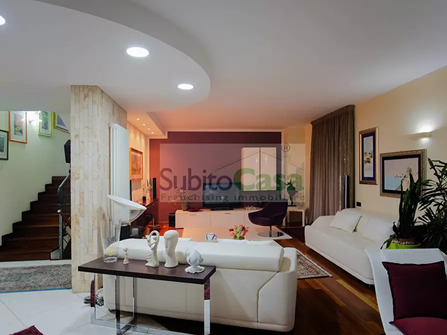 Immagine 3 di Villa in vendita  in Via Bellini a Chieti