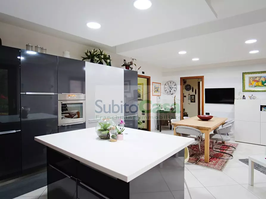 Immagine 12 di Villa in vendita  in Via Bellini a Chieti