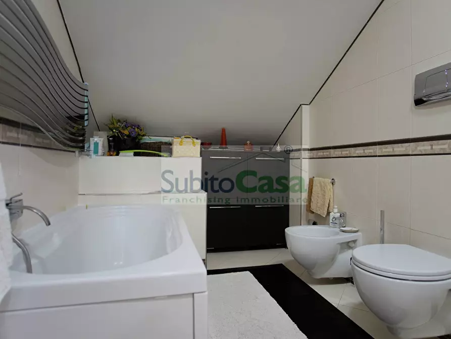 Immagine 30 di Villa in vendita  in Via Bellini a Chieti