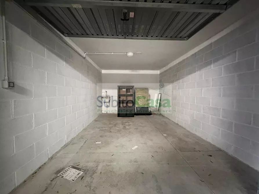 Immagine 4 di Box auto in affitto  a Chieti