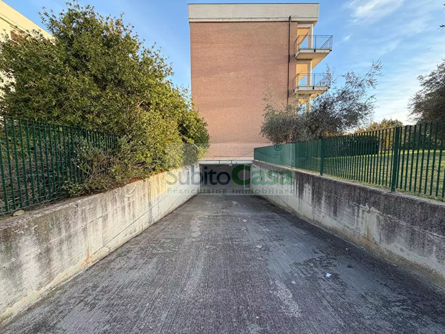 Immagine 1 di Box auto in affitto  a Chieti