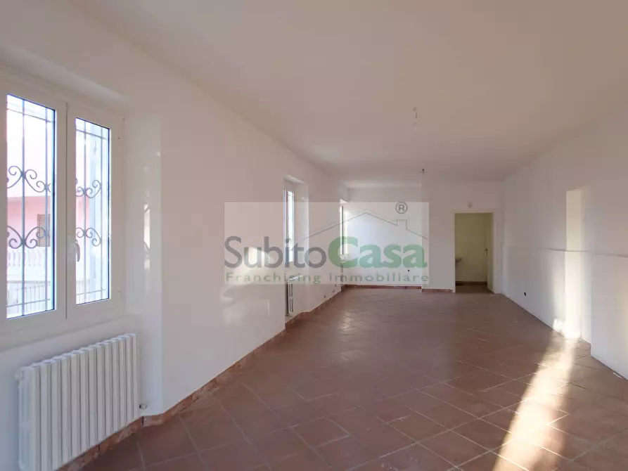 Immagine 4 di Locale commerciale in affitto  in Via Dei Vestini 114 a Chieti