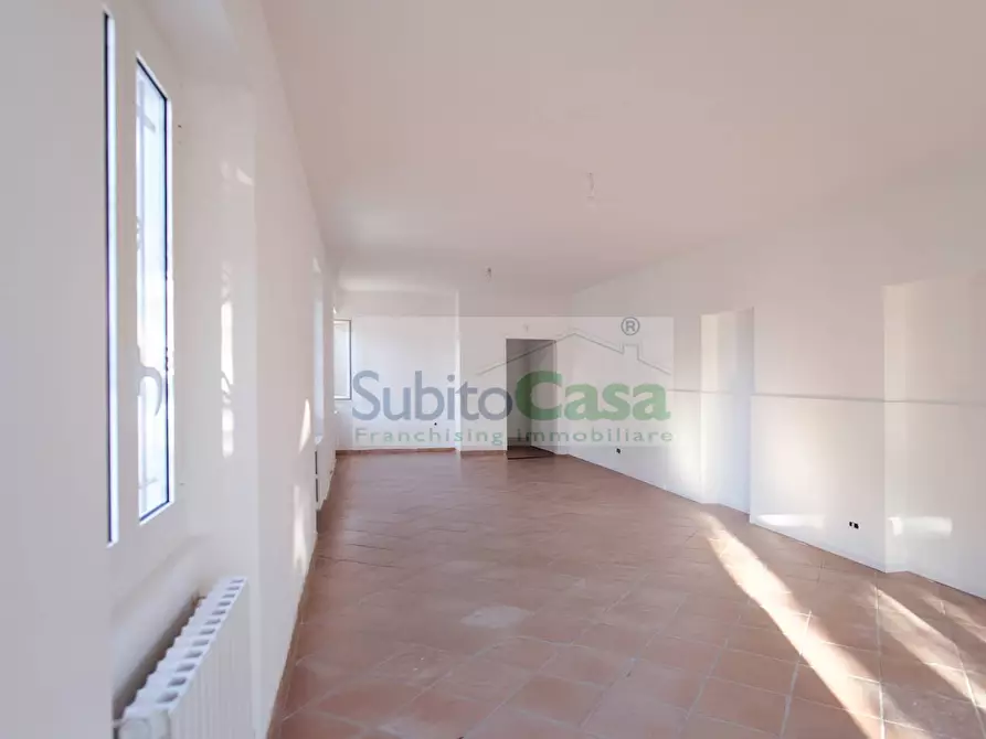 Immagine 10 di Locale commerciale in affitto  in Via Dei Vestini 114 a Chieti