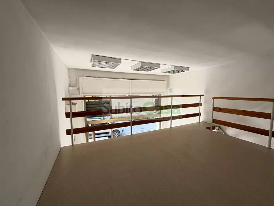 Immagine 11 di Locale commerciale in affitto  in via ortona a Chieti