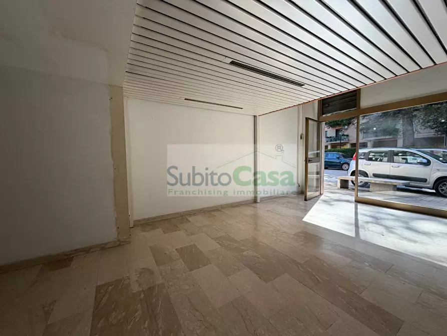 Immagine 14 di Locale commerciale in affitto  in via ortona a Chieti