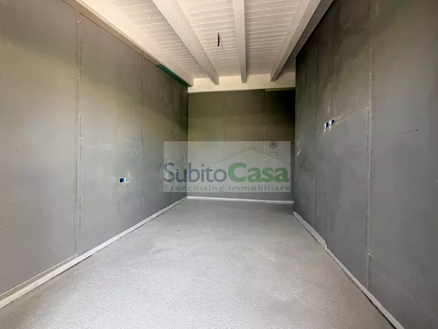 Immagine 24 di Villetta a schiera in vendita  in Via Degli Orti a Abbateggio