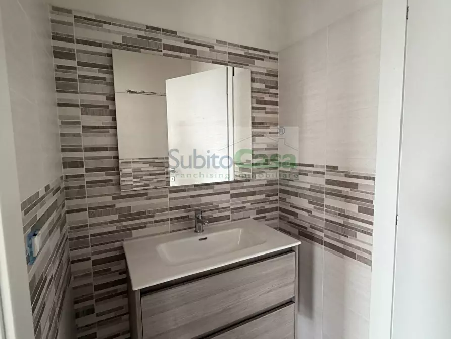 Immagine 22 di Locale commerciale in affitto  in Via Dante Alighieri a Cepagatti