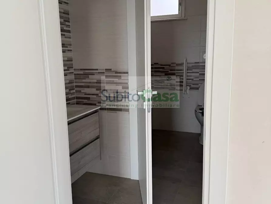 Immagine 21 di Locale commerciale in affitto  in Via Dante Alighieri a Cepagatti