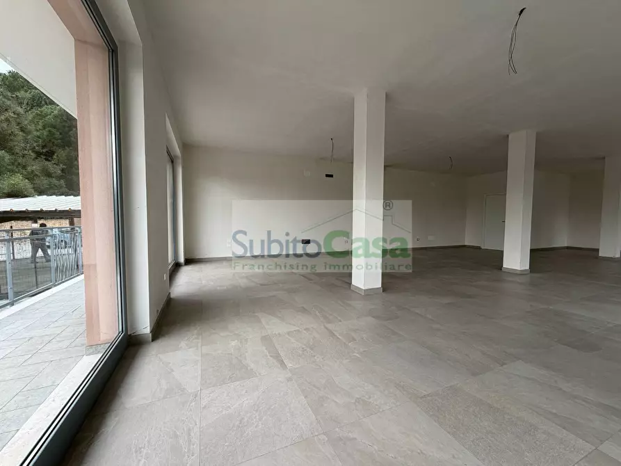 Immagine 8 di Locale commerciale in affitto  in Via Dante Alighieri a Cepagatti