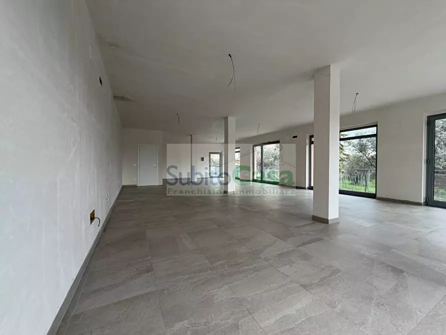 Immagine 13 di Locale commerciale in affitto  in Via Dante Alighieri a Cepagatti