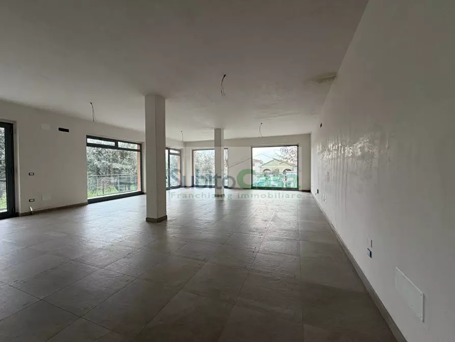 Immagine 14 di Locale commerciale in affitto  in Via Dante Alighieri a Cepagatti