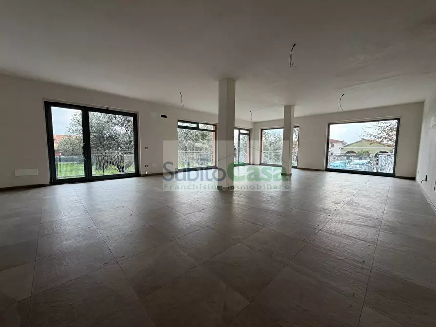 Immagine 15 di Locale commerciale in affitto  in Via Dante Alighieri a Cepagatti