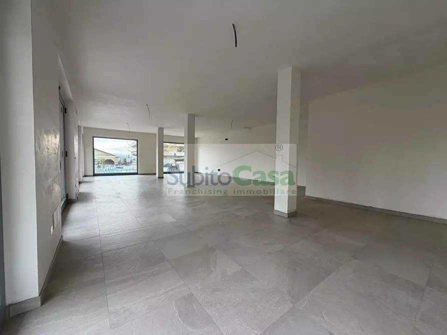 Immagine 10 di Locale commerciale in affitto  in Via Dante Alighieri a Cepagatti