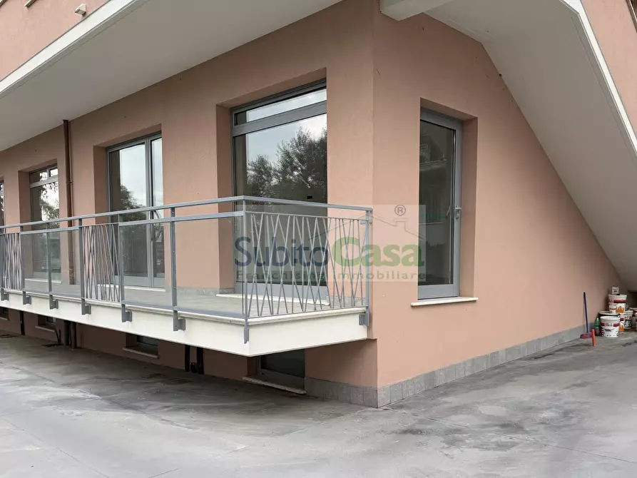 Immagine 5 di Locale commerciale in affitto  in Via Dante Alighieri a Cepagatti