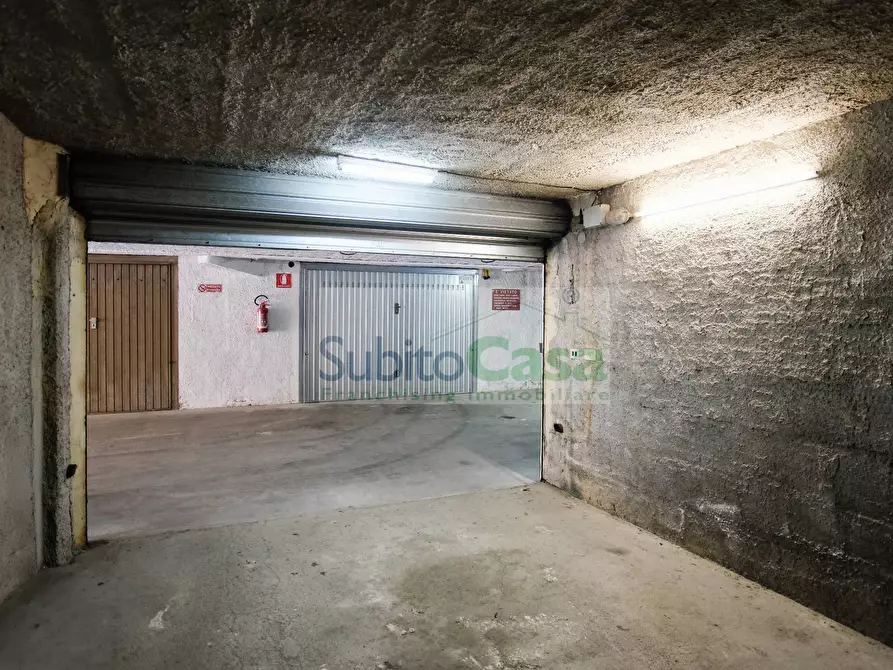 Immagine 2 di Box auto in vendita  in Via Capestrano 18 a Chieti