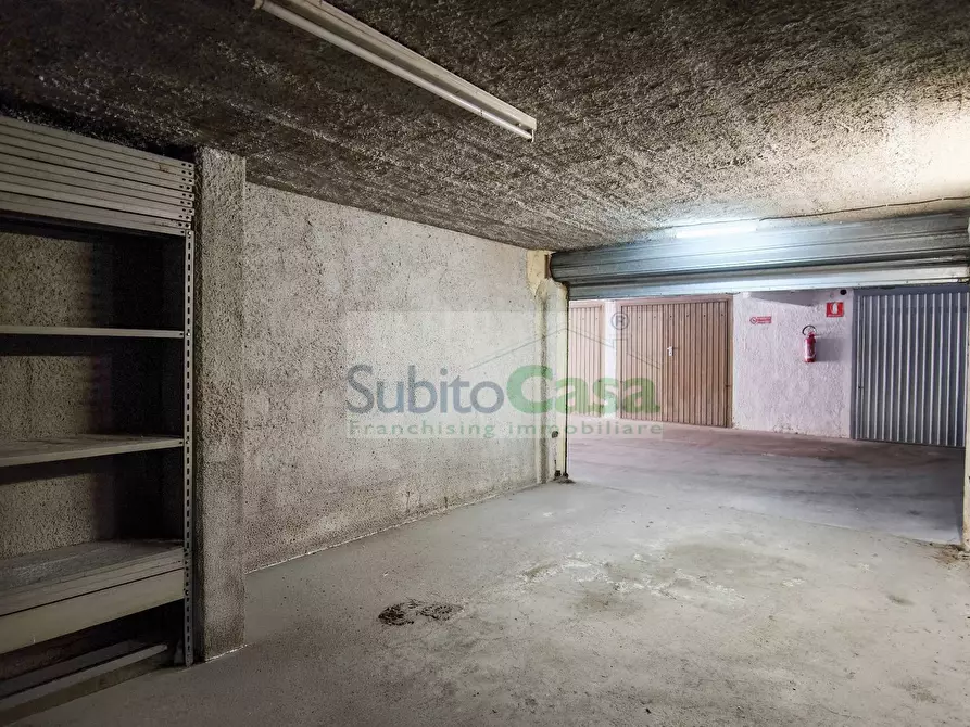 Immagine 1 di Box auto in vendita  in Via Capestrano 18 a Chieti