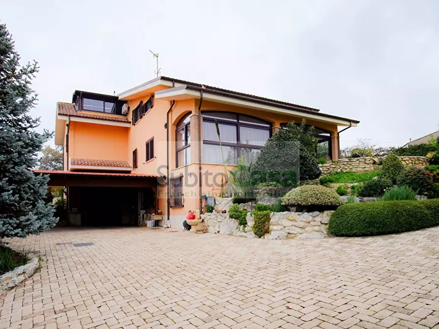 Immagine 50 di Villa in vendita  in Via Luigi De Crecchio a Chieti