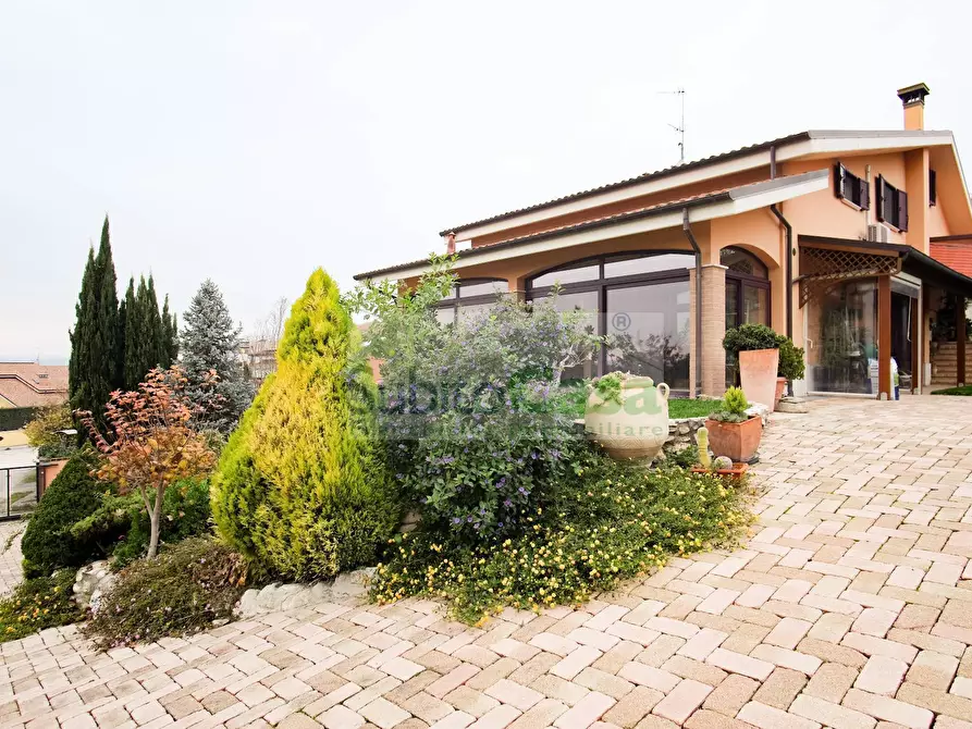 Immagine 2 di Villa in vendita  in Via Luigi De Crecchio a Chieti