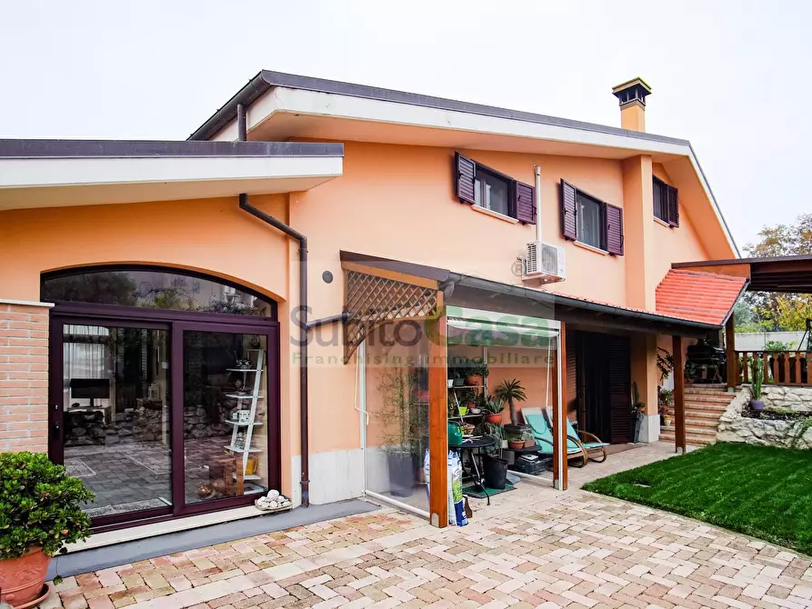Immagine 3 di Villa in vendita  in Via Luigi De Crecchio a Chieti